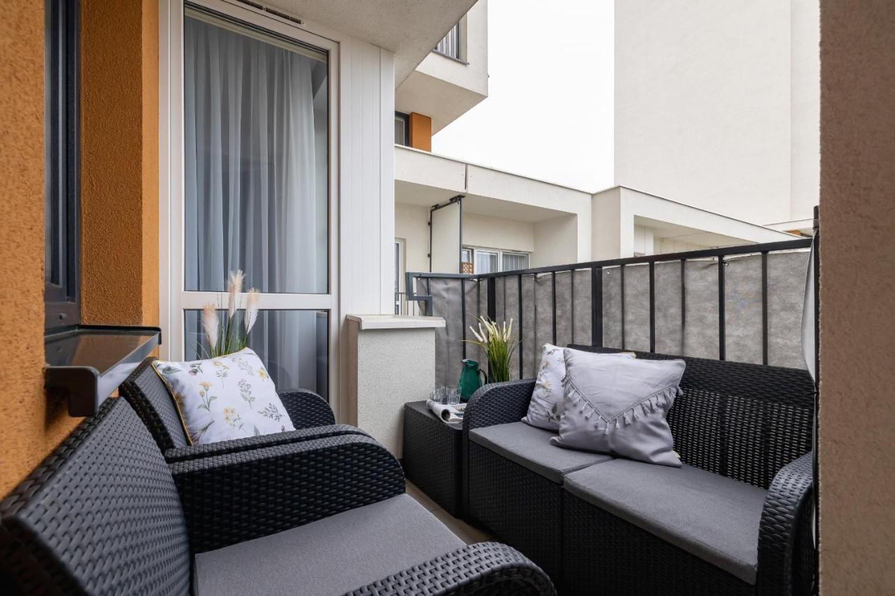 Appartamento Osiedle Avia Harmonious With Balcony & Parking Cracow By Renters Prestige *